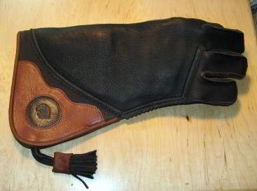 NORWEGIAN EAGLE & RED TAIL GAUNTLET, RIGHT HAND
