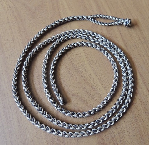 A EIGHT STRAND ROUND BRAIDED LOOP LEASH – COMES IN FOUR SIZES
