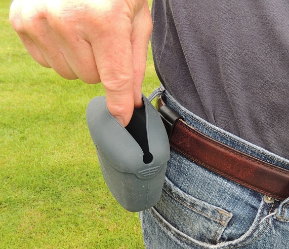 Tidbit pouch with belt clip for training Hawks, Falcons or dogs. Comes in two colors - Image 2