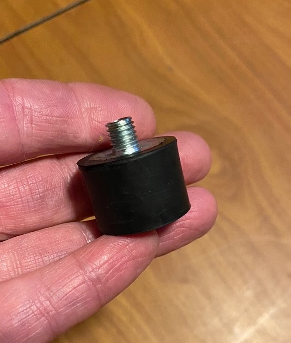 REPLACEMENT SET OF RUBBER LEGS FOR YOUR HAWK CARRIER - Image 2